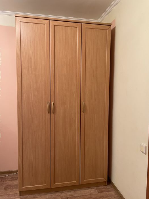 Продам Шкаф 3-х дверный