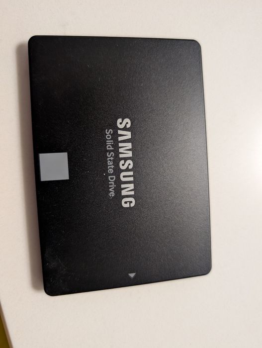SSD Sata 250/240 GB si HDD 500 GB