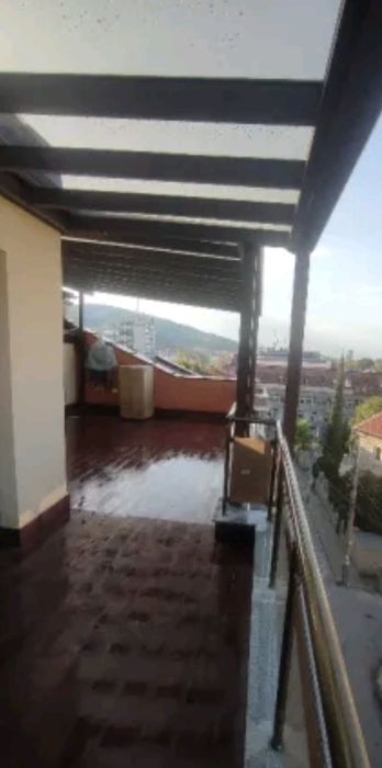 Почистване на прозорци, стъклопакети и общи части на входове и коопера