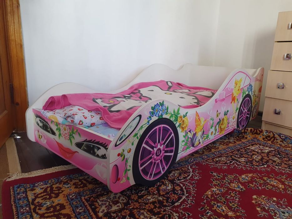 Детская кроватка для девочек