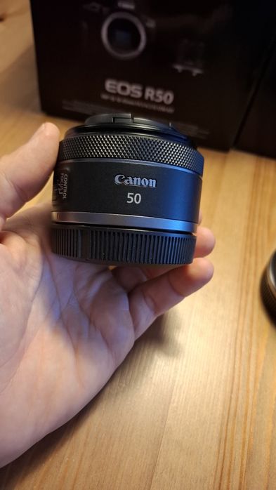 Canon R50 Mirrorless- APS - C с три обектива