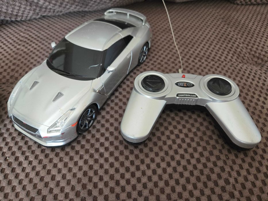 Кола с дистанционно 10лв.