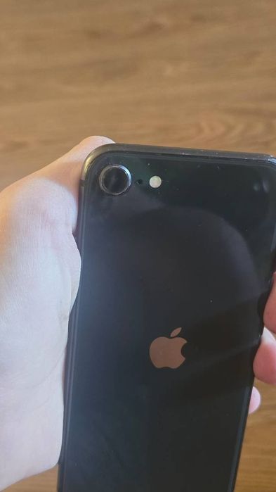 продам Iphone SE