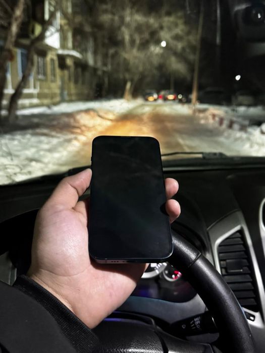 продам Iphone 13