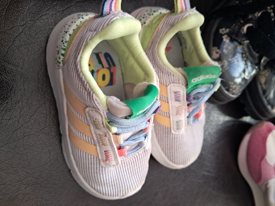 Детски обувки за момиче.