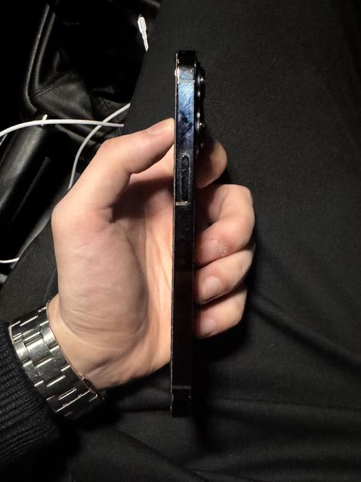 Продам Айфон 13про память 128