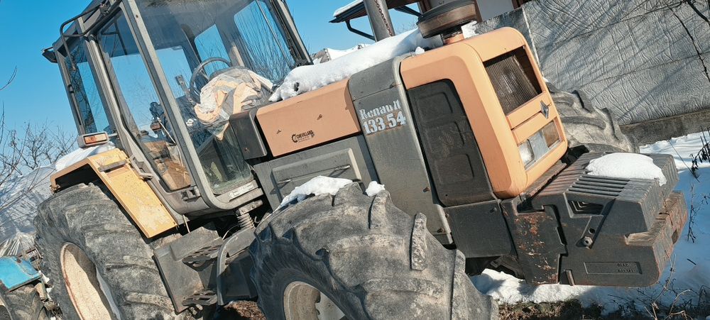 Tractor Renault 135.54.6 cil fară turbo.