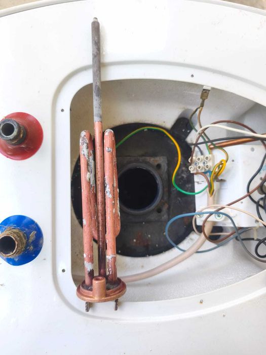 Vând boiler electric