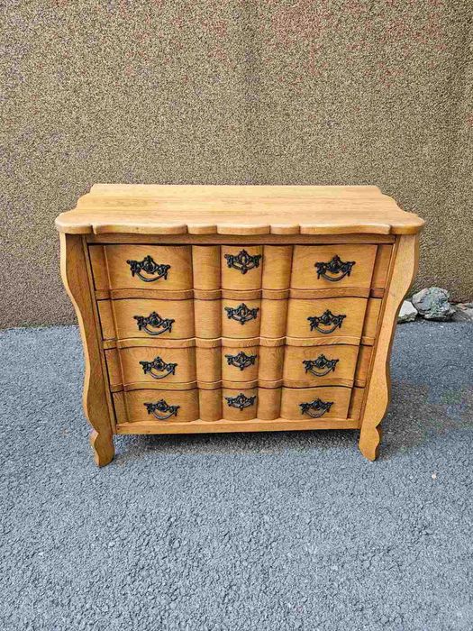 Масивен дъбов скрин в стил Чипъндейл