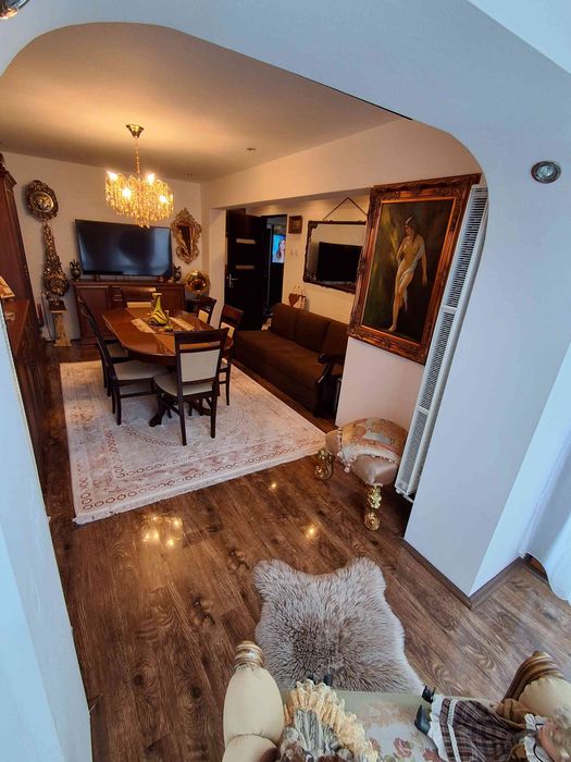 Apartament 3 camere doua băi etajul 1