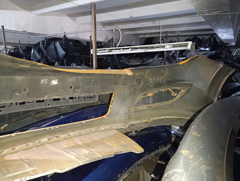 Бампер передний на Опель Астра Н