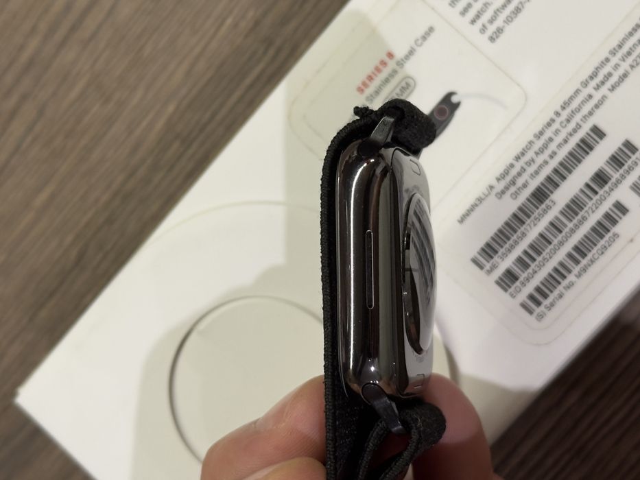 Apple Watch 8 Stainless Steel Graphite - 45mm