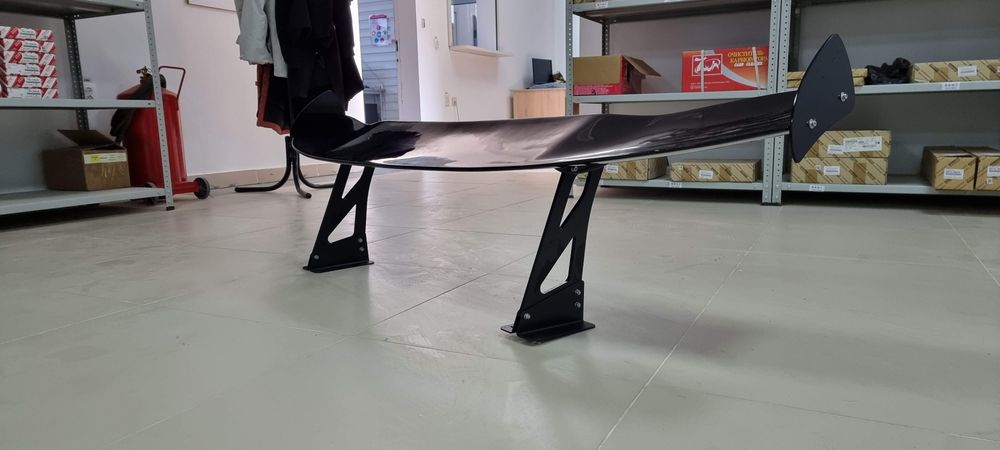 Продам спойлер на любое авто