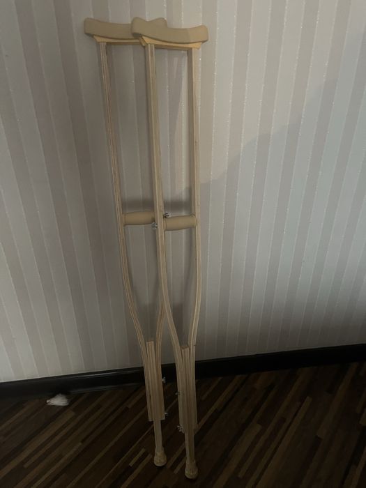 Продам Костыли деревянные