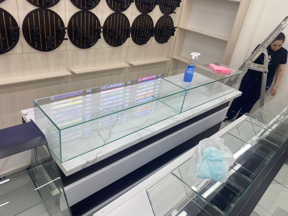 Стеклянные витрины / Перегородки