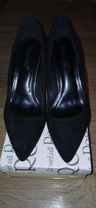 Продам туфли Roseball