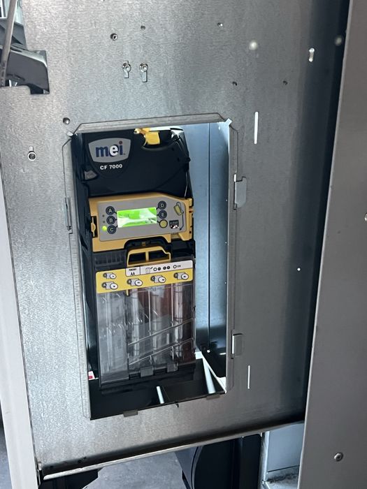 Хладилна Вендинг Машина Necta Snakky Max