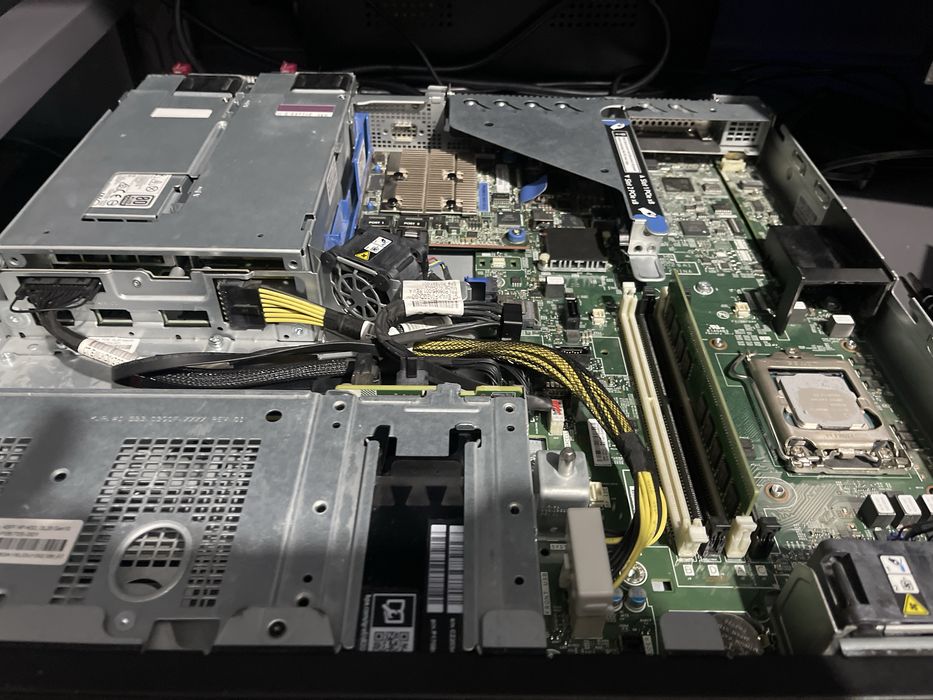 HPE ProLiant DL20 Gen10 сервер