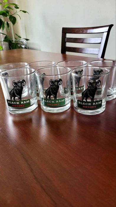 7 стъклени чаши за уиски