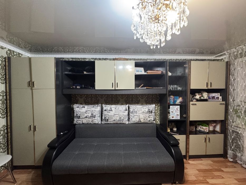 Продам стенку с диваном