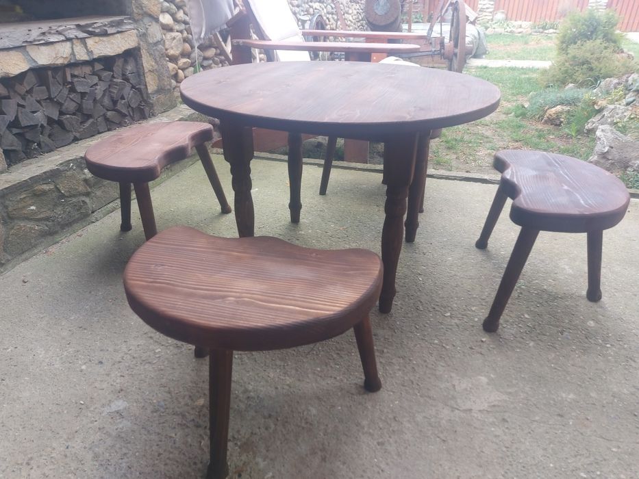 Трикраки столчета и софра(синия,паралия)