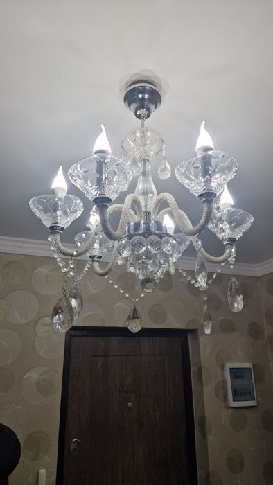 Продам люстры в отличном состоянии