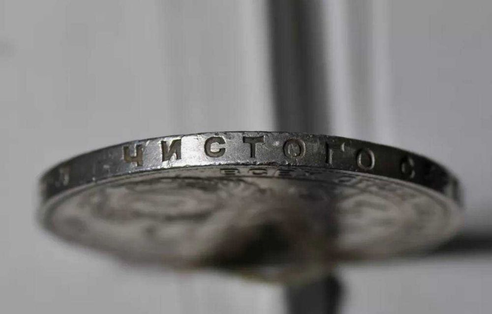 продам 1 рубль 1924 года монета СССР 18 грамм серебра.
