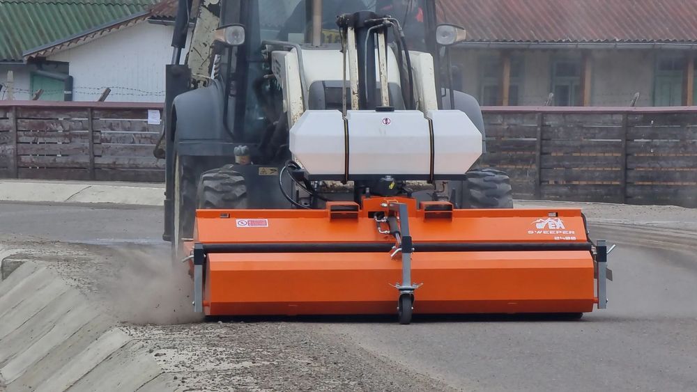 Perie asfalt cu colector si sistem stropire 240 cm