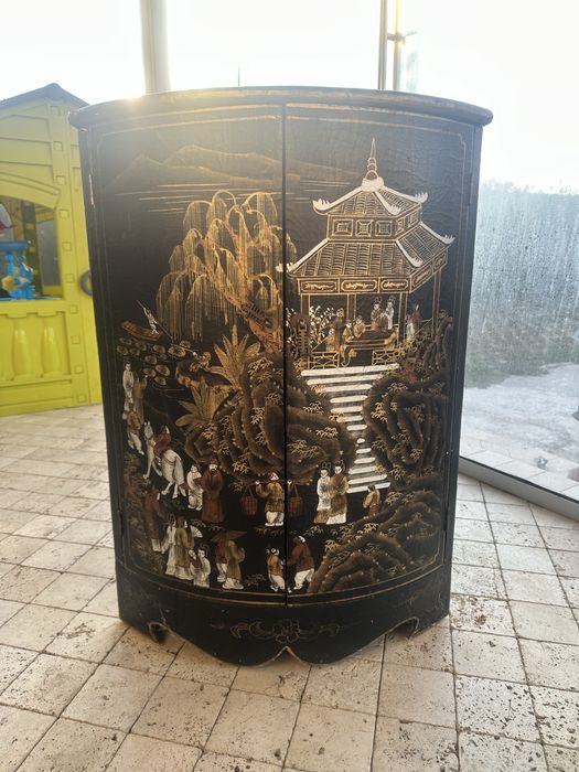 Comodă vintage în stil oriental, pictată manual – chinoiserie