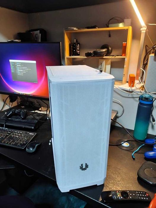 Компютър за игри/работа  Ryzen 5 3600 RTX 2060 NVMe 500 GB SSD Win 11