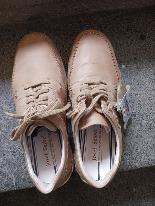 Нови обувки тип маратонка