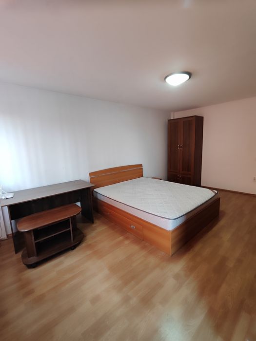Închiriez apartament cu o camera zona Calea Turzii