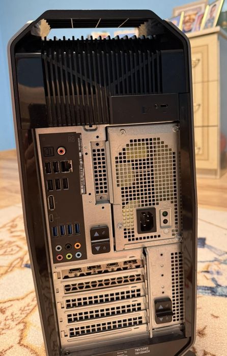 Dell настолен компютър
