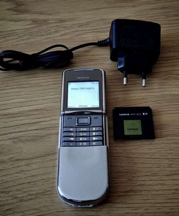 Nokia sirocco eilver edition .