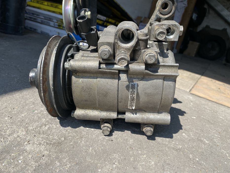 Компрессор кондиционера Starex 2001