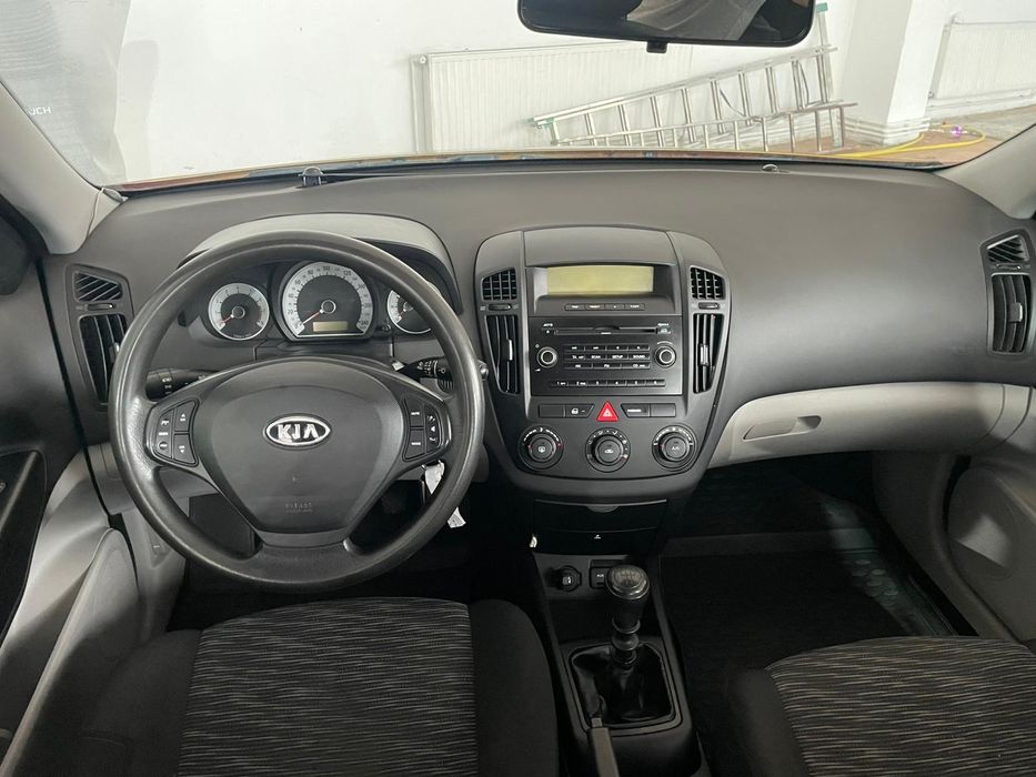 KIA Ceed 1.4i fab 2007 (posibil motor defect) bara fata sparta avariat