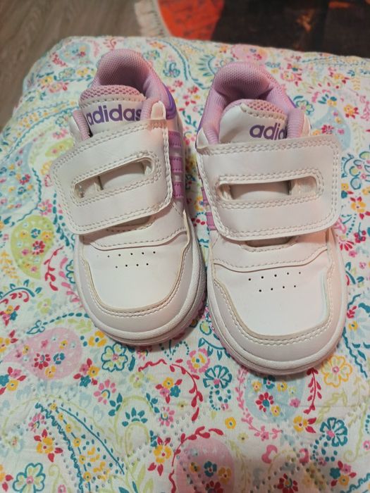 Бебешки обувки adidas