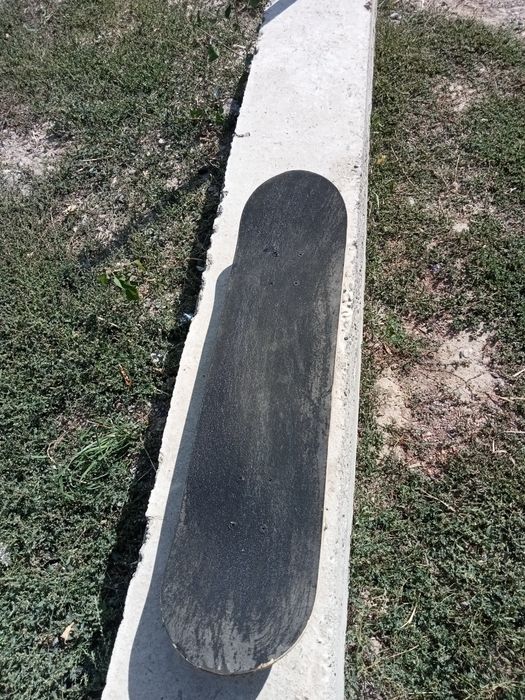 Продам черный скейтборд новый