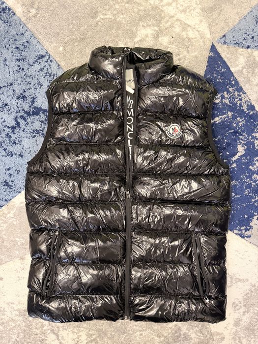 Vesta Moncler neagra