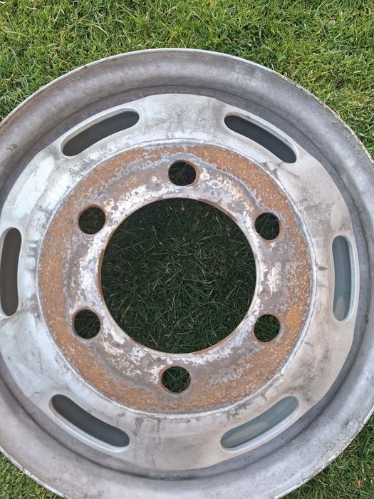 Продавам джанта с гума