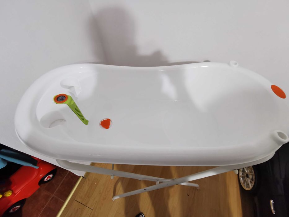 Cădiță bebeluși cu suport.