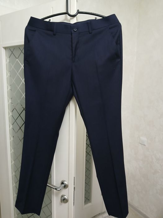 Продам костюм тёмно синего цвета