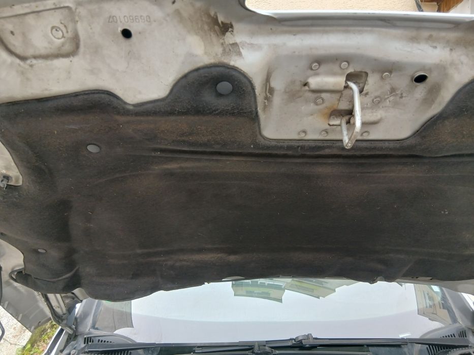 Преден капак за Пежо 407 100лв.