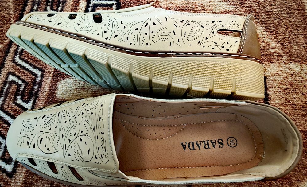 Дамски обувки на ниска платформа