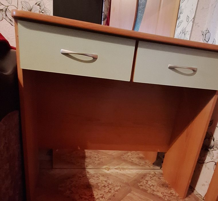 Продам стол в хорошем состоянии