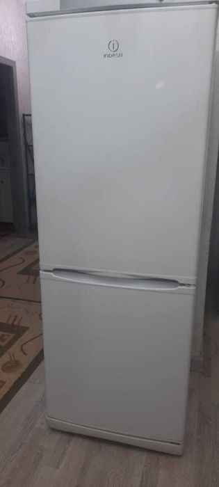 Холодильник Indesit