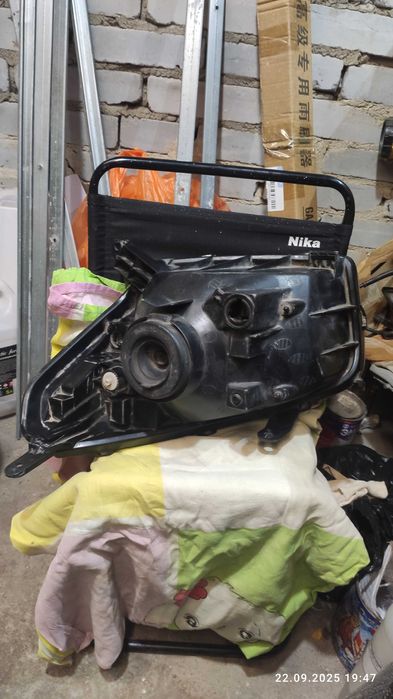 Фары Toyota RAV4