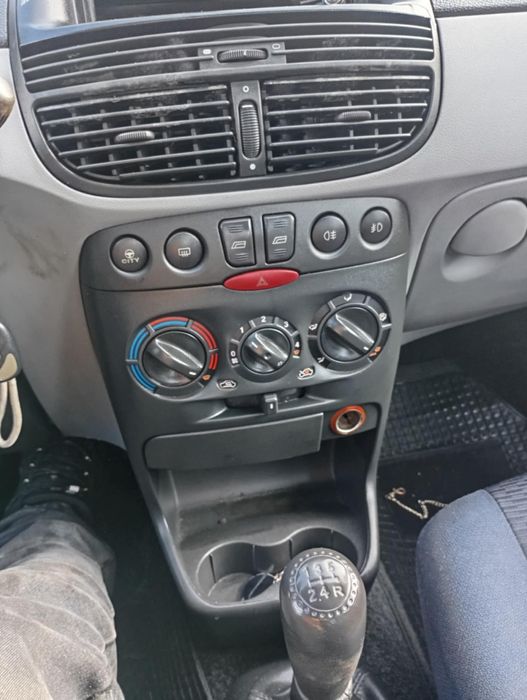 Vând fiat punto diesel de 1.9 preț 2200 RON fix fără negocieri