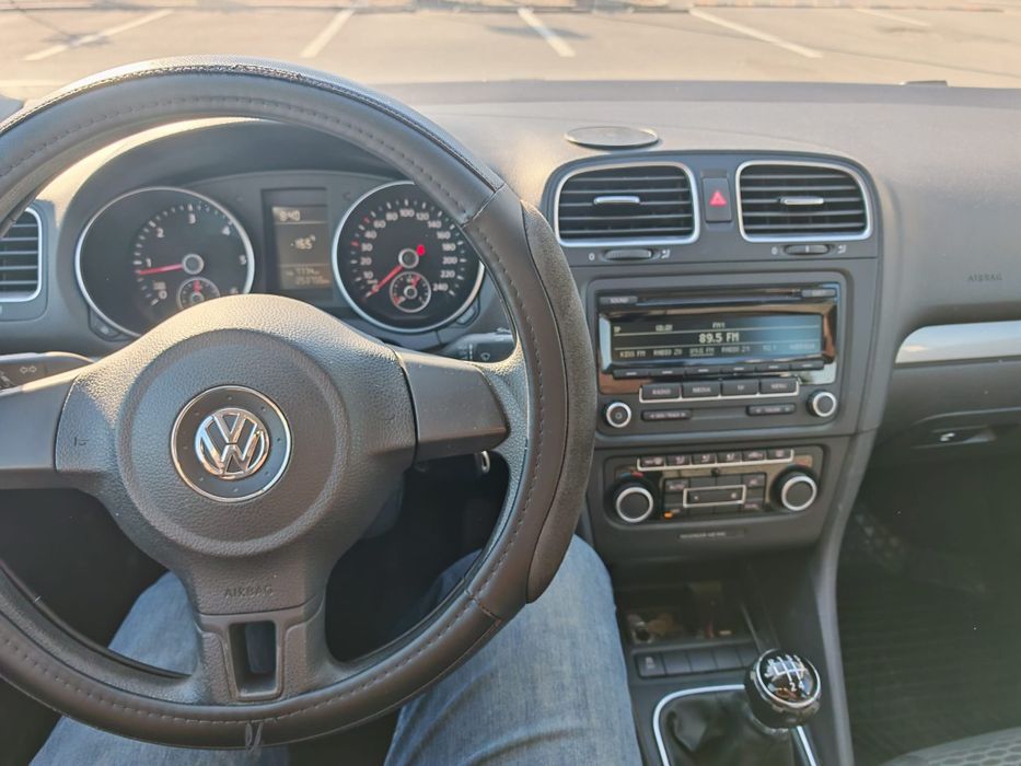 Volkswagen Golf VI 1.6 TDI 105 CP – 3800€ negociabil