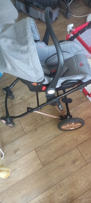 Бебешка количка Moni